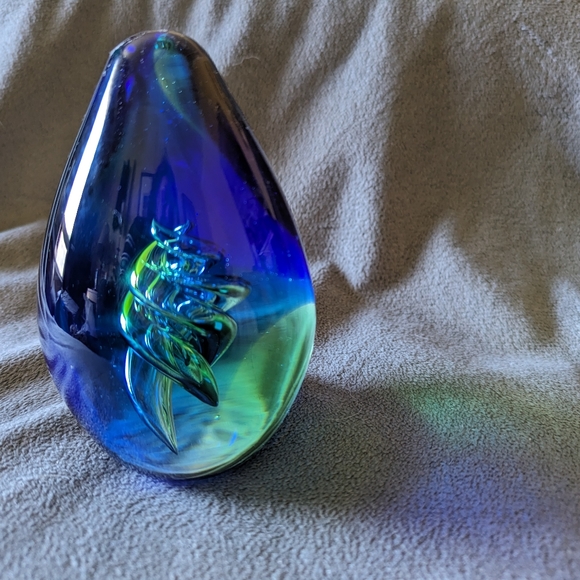 Art Glass Helix Blue and Green Swirls Egg Shaped 4.5" Paperweight - Picture 8 of 8